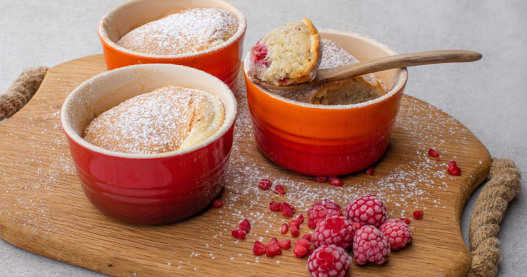 Keto almond-raspberry mini souffle cakes